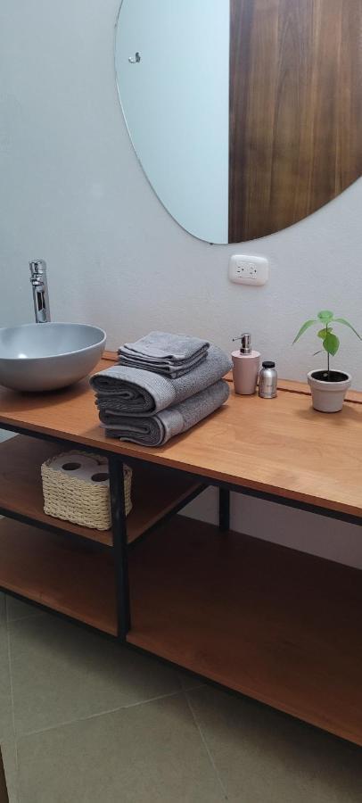 The Stone Elephant Meditative Stay 'In Town And Quiet' With Kitchen 南圣胡安 外观 照片